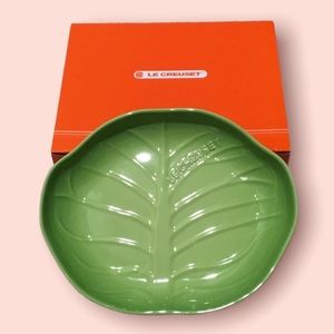 Le Creuset Stoneware Medium Cabbage Dish (Palm)